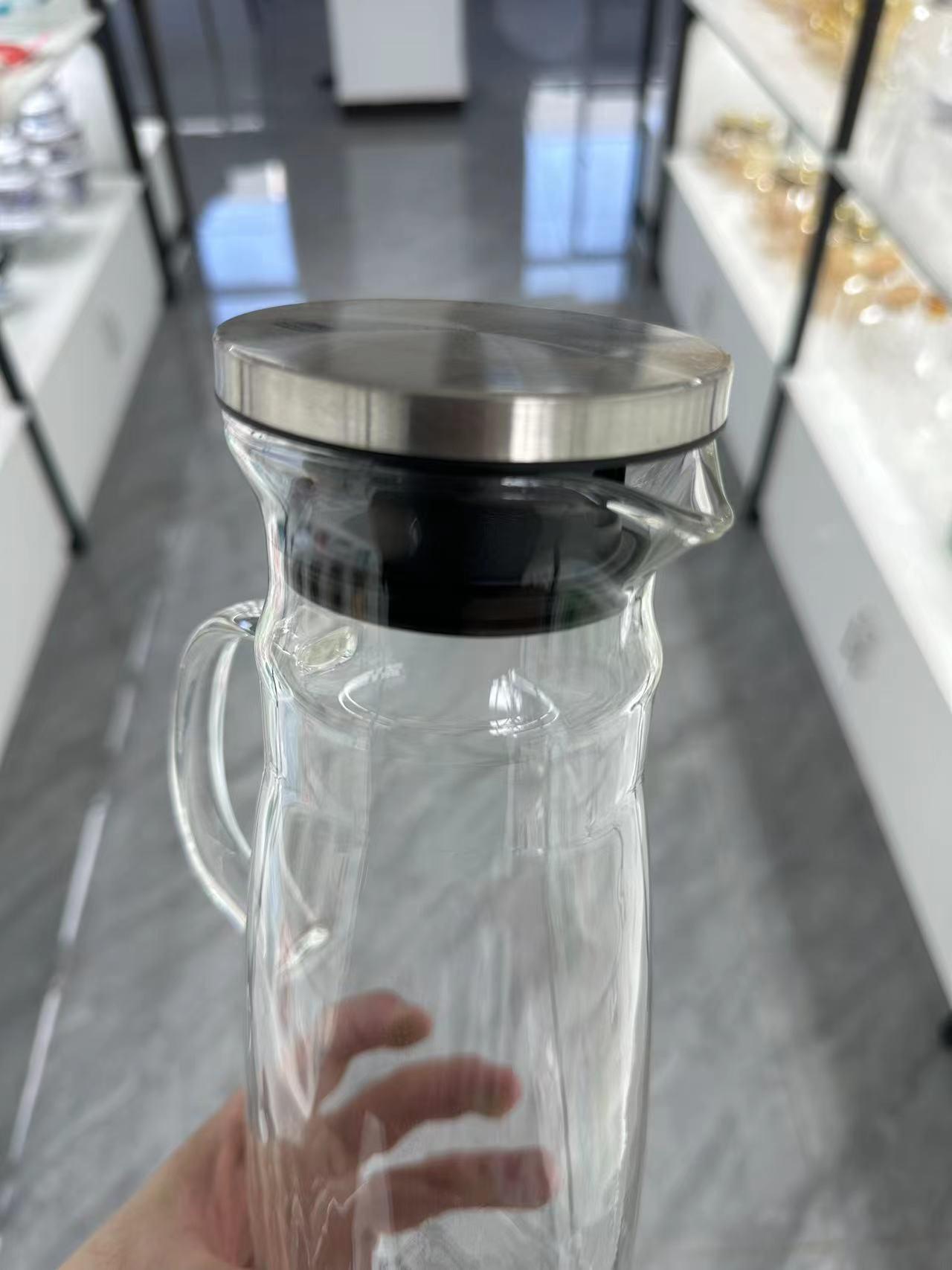 Large High-Borosilicate Glass Jug with Stainless Steel Lid Stripe Shape