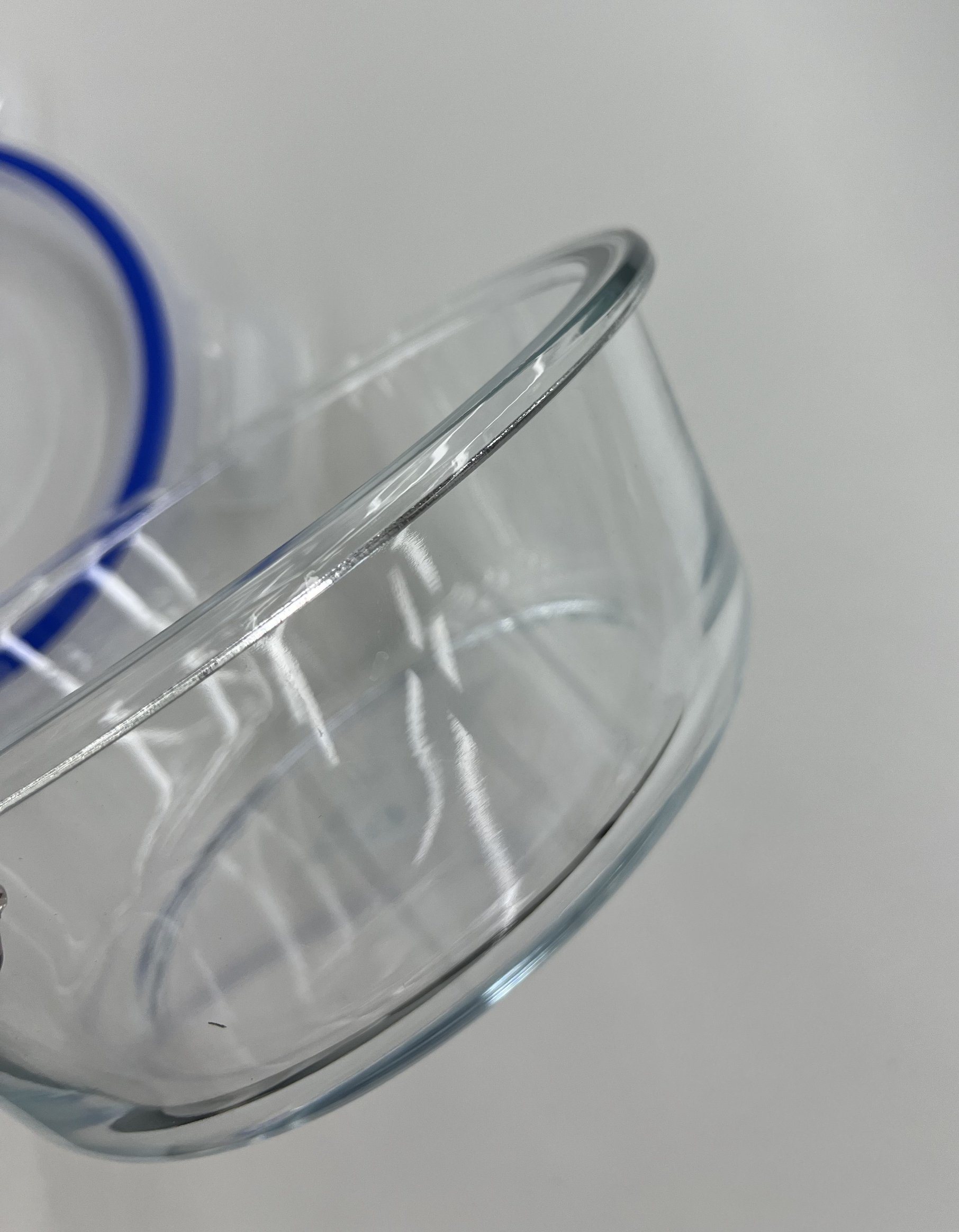 Round Glass Food Container with Four Lock Plastic Lid
