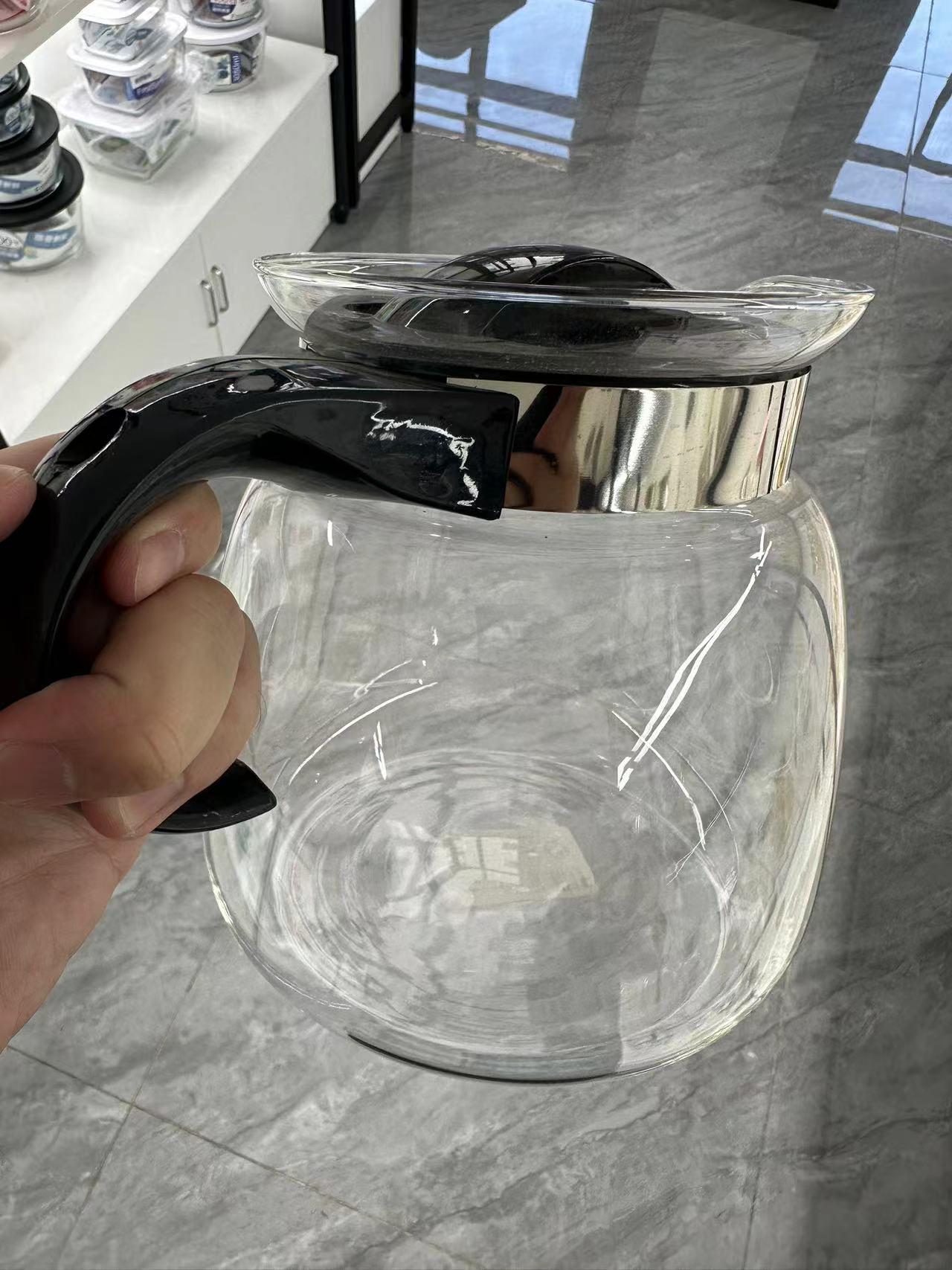 Large High-Borosilicate Glass Kettle with Plastic Lid