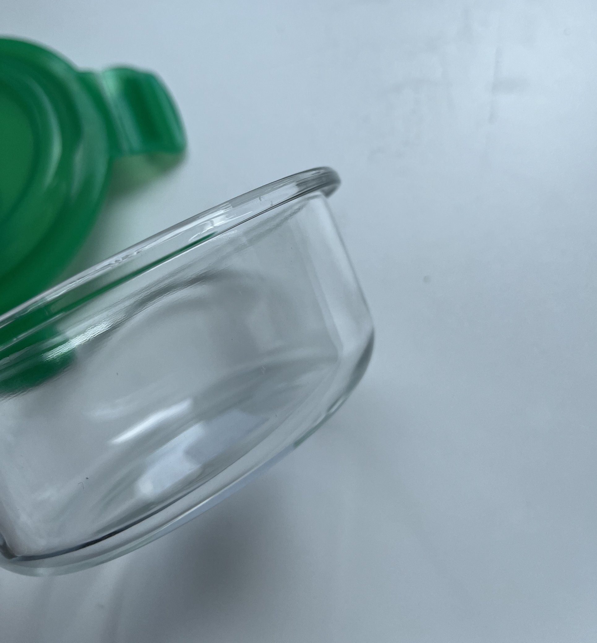 Round Glass Food Container with Plastic Valve Lid