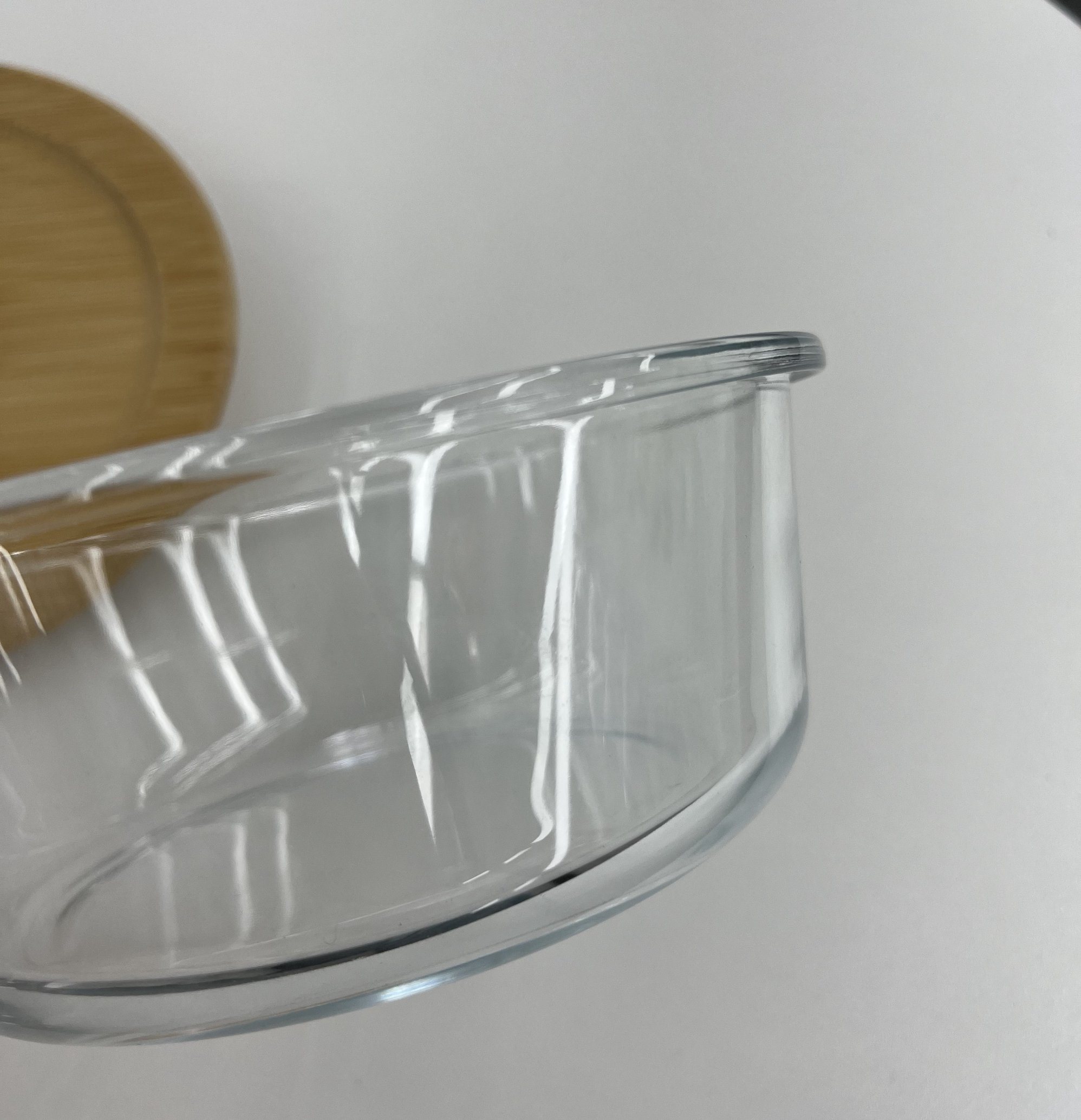 Round Glass Food Container with Bamboo Wood Lid Indentation