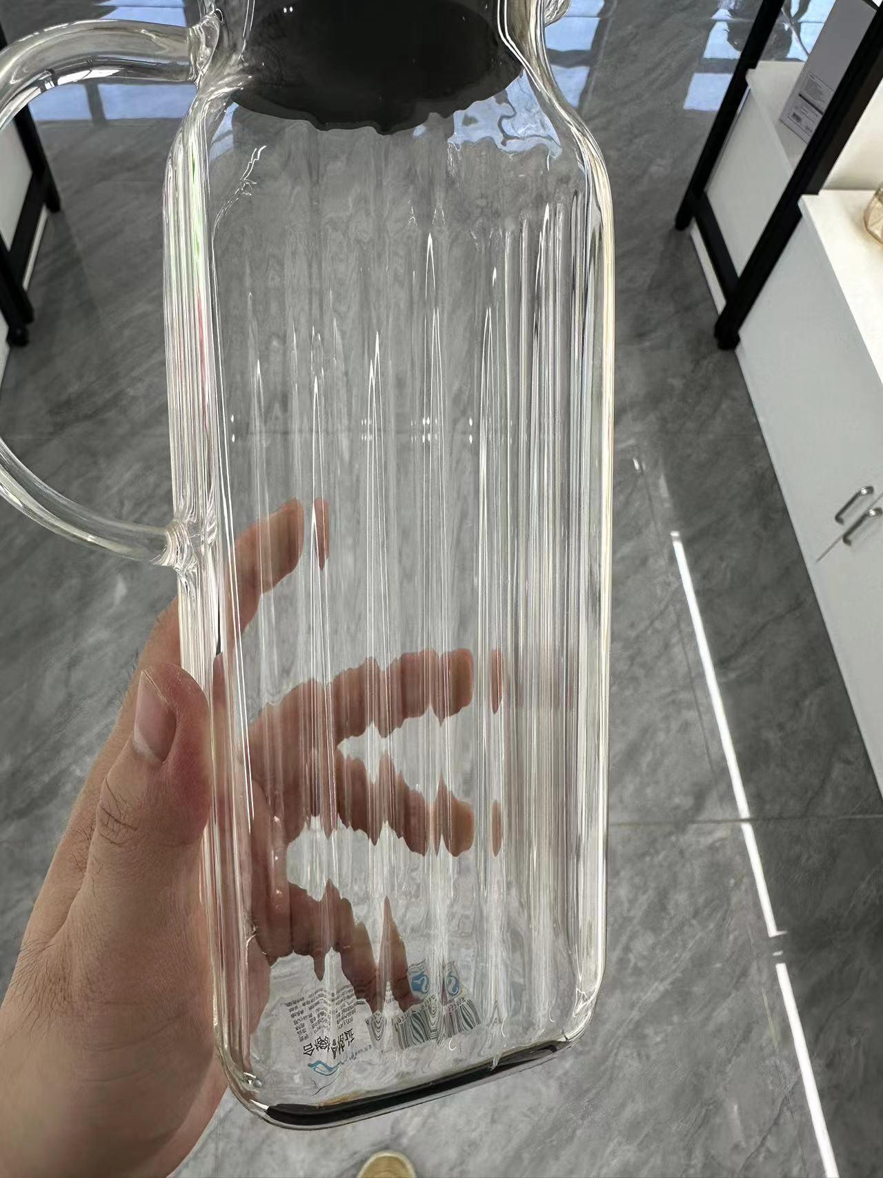 Large High-Borosilicate Glass Jug with Stainless Steel Lid Stripe Shape