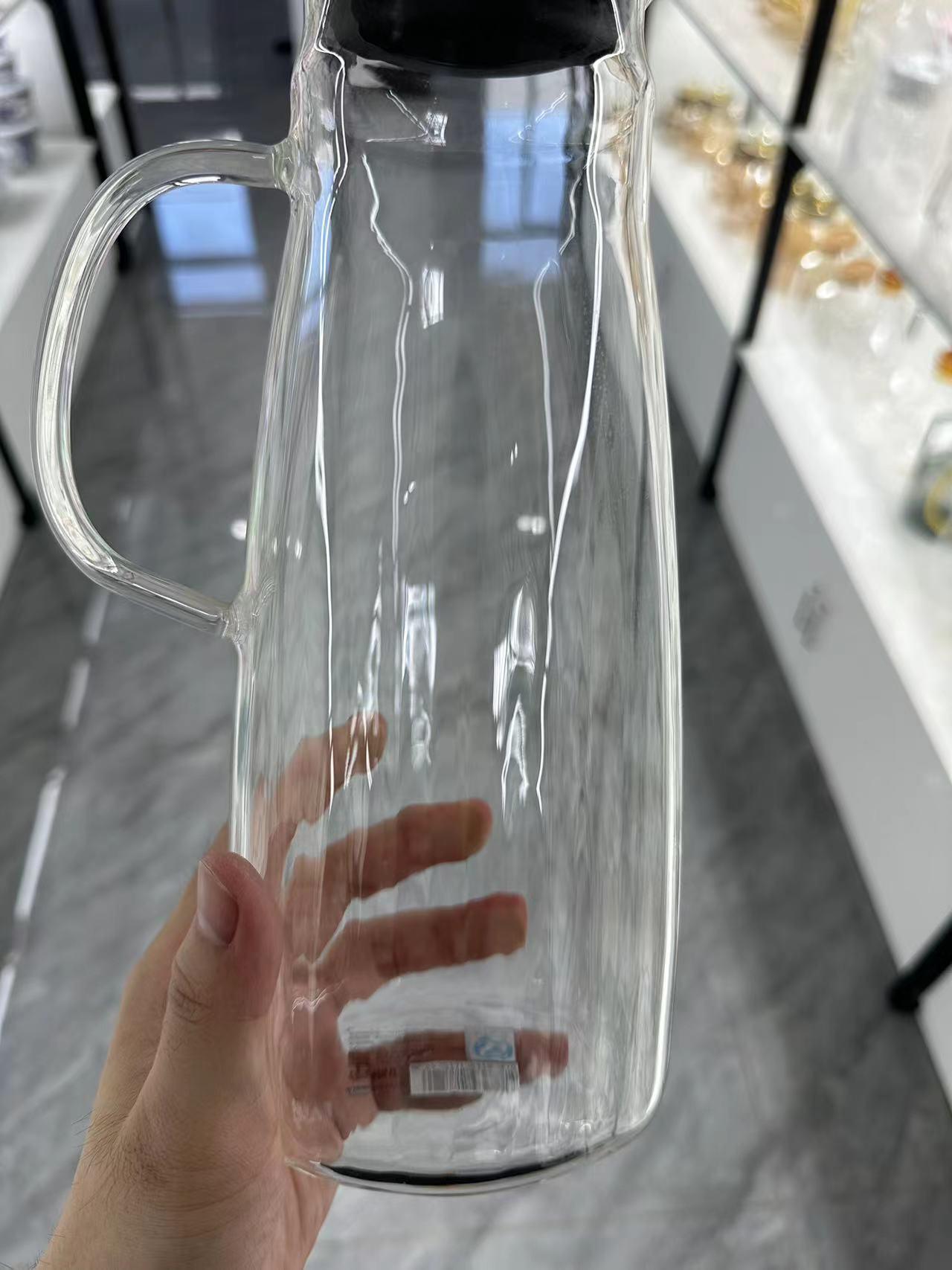 Large High-Borosilicate Glass Jug with Stainless Steel Lid Stripe Shape